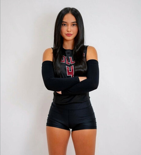 Aria Tehani Miller Oben ohne OnlyFans