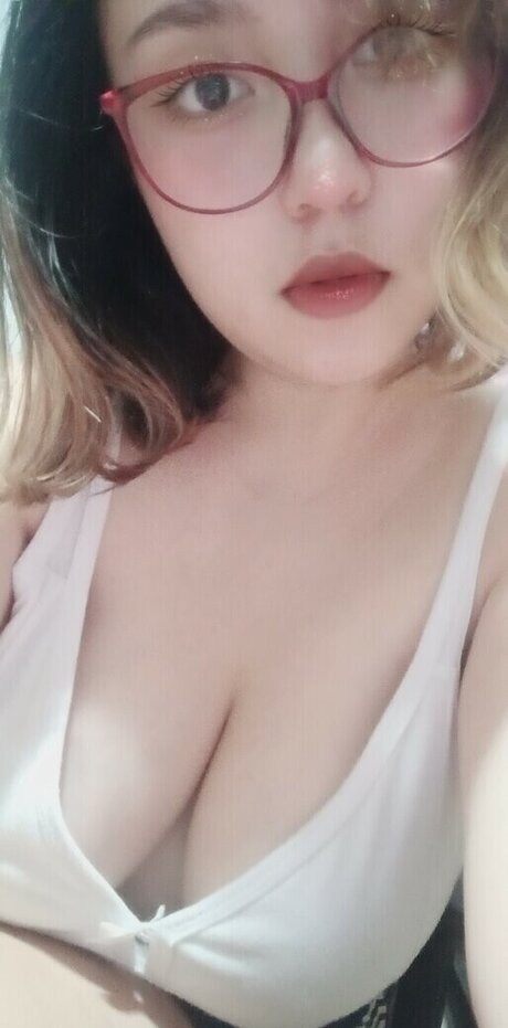 Sillykonpeito OnlyFans Model Fotos