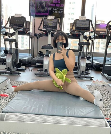 Hellini fit OnlyFans Strip