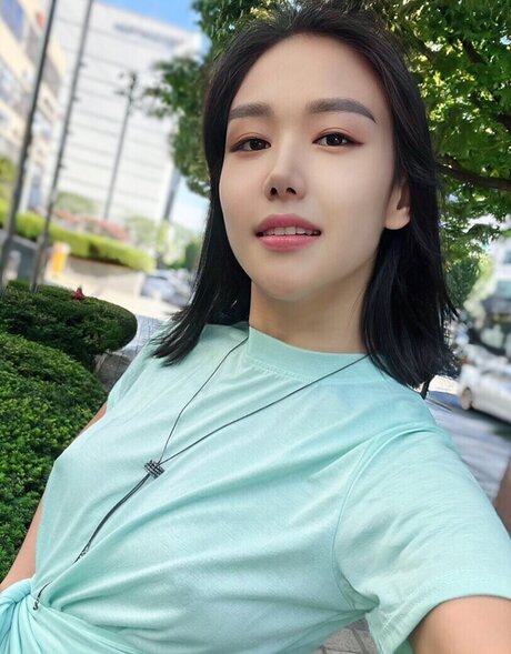 Thea Lee OnlyFans Model Bilder