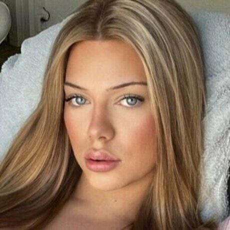 Jade Nystr m OnlyFans nackte Brüste