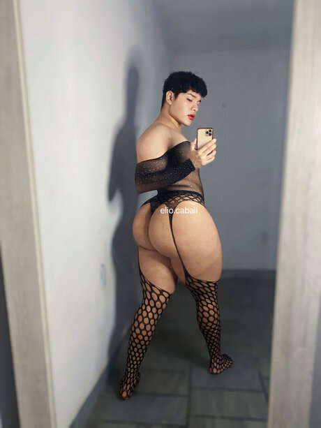 Elio Cabali OnlyFans nackte Brüste