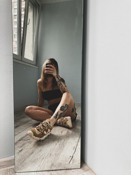 T A ks Nacktbilder von OnlyFans geleakt