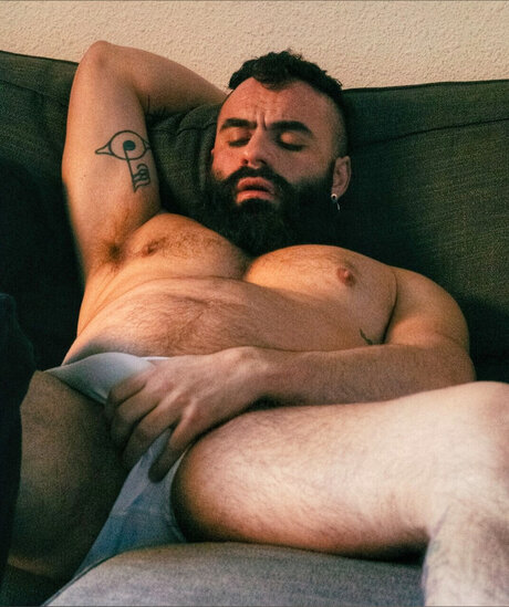 The Bearded Master_ OnlyFans Fotos