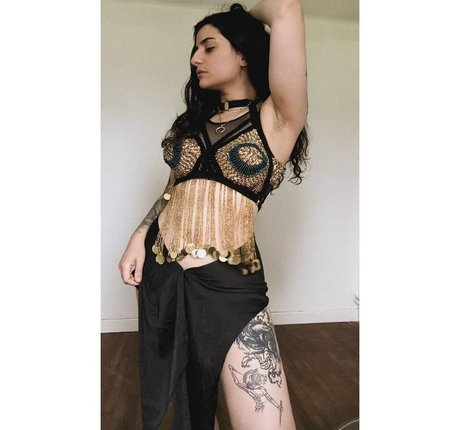 Brutalbeurette OnlyFans Nacktbilder geleakt