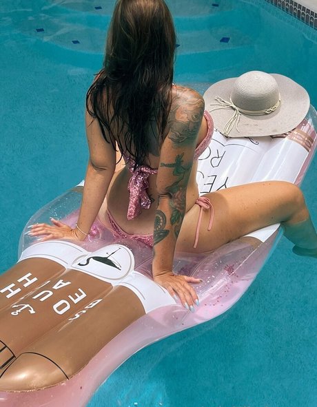 lolanikolavip OnlyFans Brüste Bild