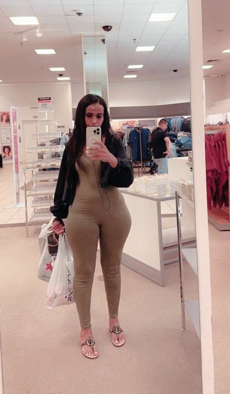 Fevunet Nacktbilder von OnlyFans