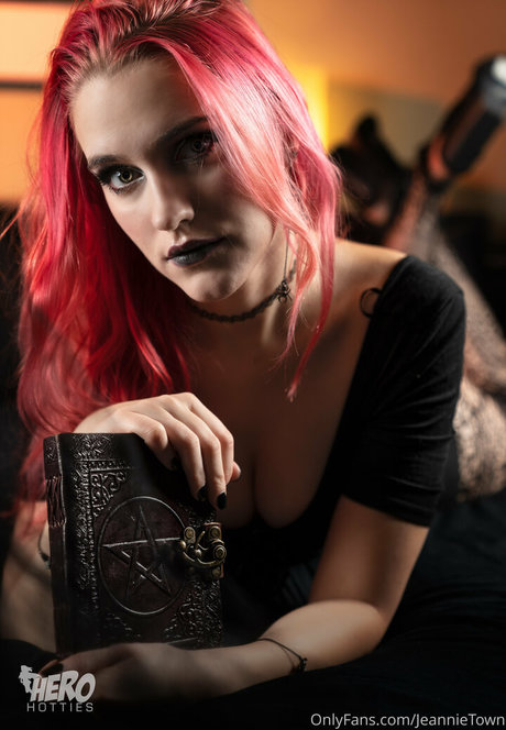 jeannietowndarkness OnlyFans Nacktbilder