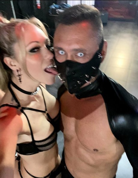 swinger couple XXX OnlyFans