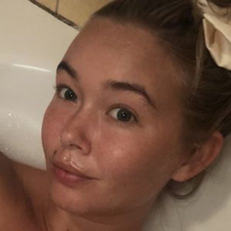 Cammy B Oben ohne OnlyFans