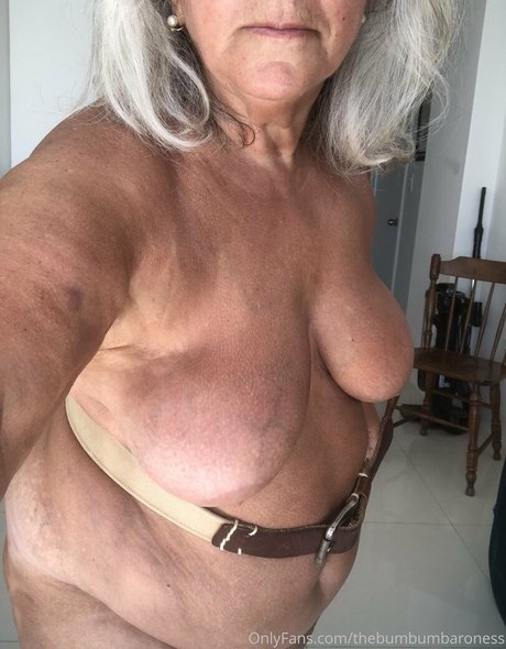 thebumbumbaroness Sex auf OnlyFans