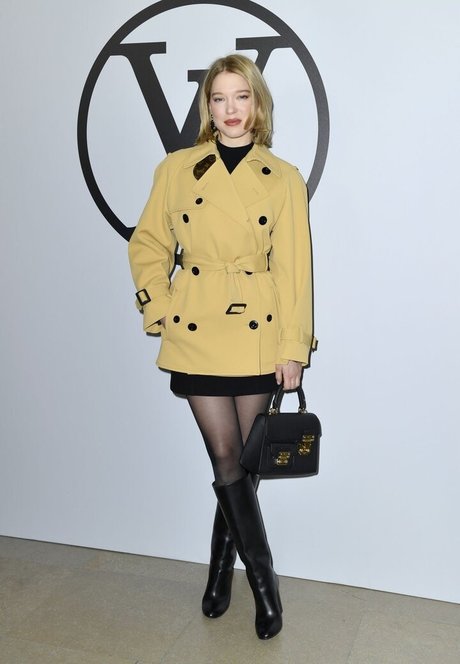 uniform nur fans sexy nackt Bild