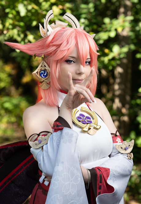 Dera Megurine OnlyFans nackte Brüste