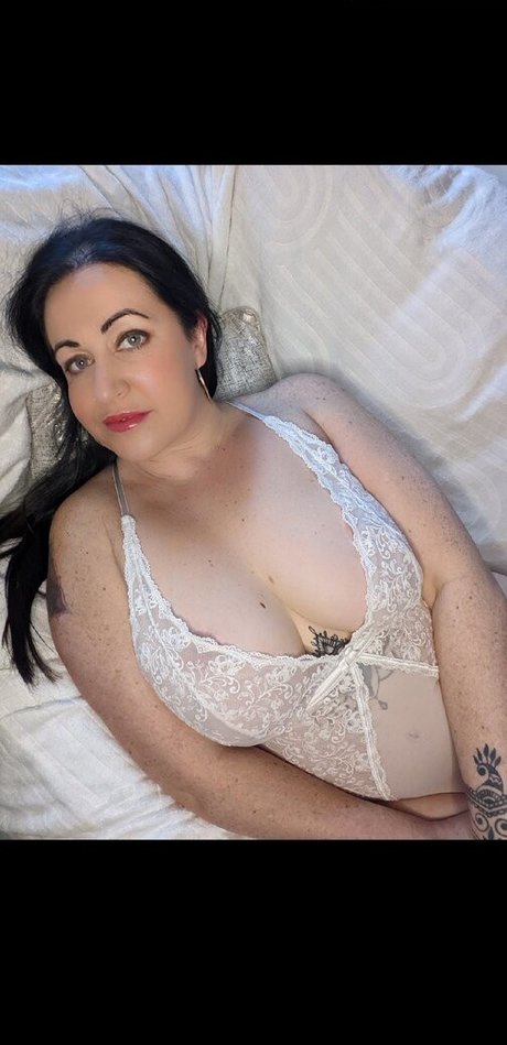Sophiegg aw OnlyFans Model Bilder