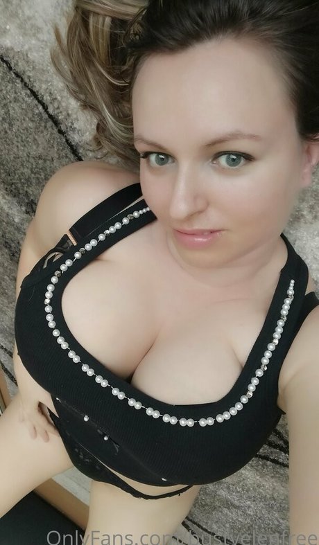 bustyelenfree OnlyFans geleakte Bilder