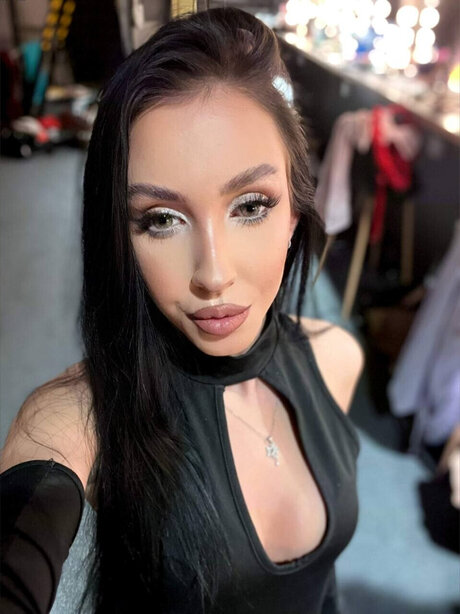 Lara Sins NSFW OnlyFans