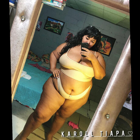 Karoll Tiapa Curvy_ OnlyFans geleakte Brüste