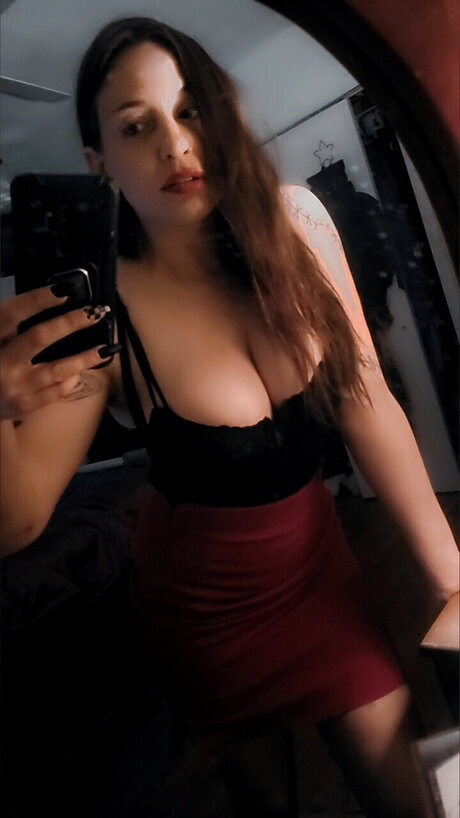 RoXtheFox OnlyFans Striptease