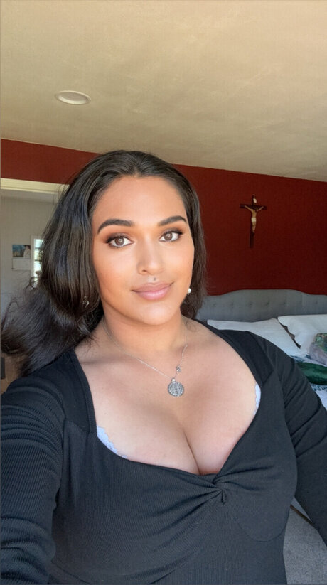 Latina Goddess_ OnlyFans Brüste Bild