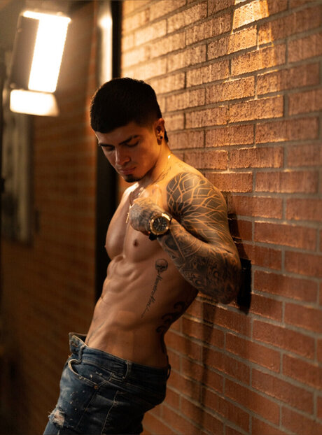 duvan saray OnlyFans Striptease