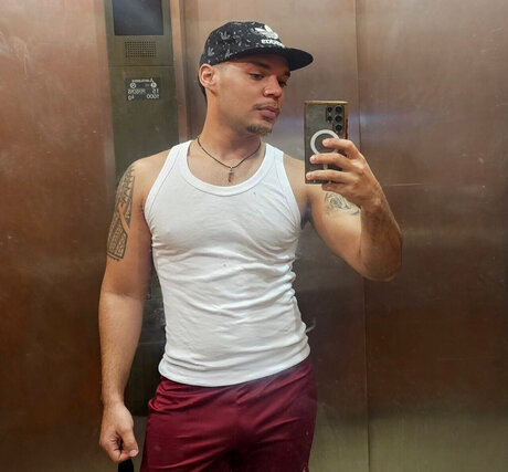 M voltaje Nacktbilder von OnlyFans geleakt