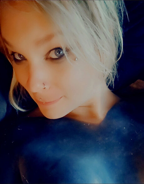 AveryBlayze_ OnlyFans Brüste Bild