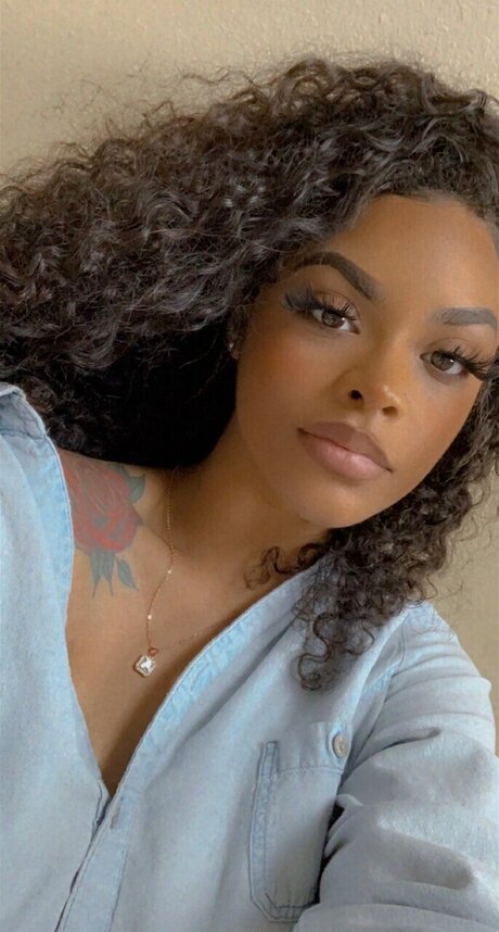 LightSkinnTaee Oben ohne OnlyFans