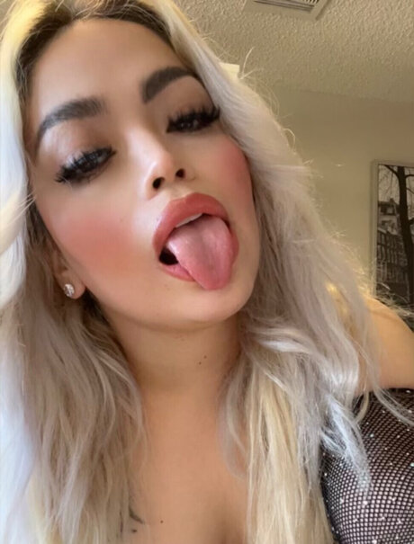 Yanii Sweet FREE PAGE OnlyFans Bilder