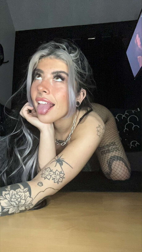 Violet Elsher OnlyFans Nacktbilder