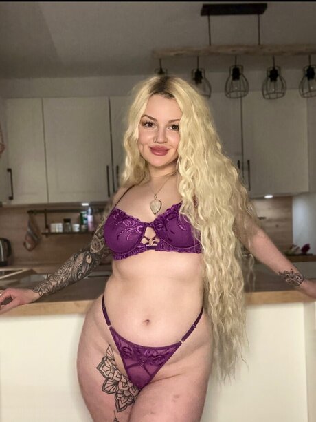 LinaLove OnlyFans Striptease