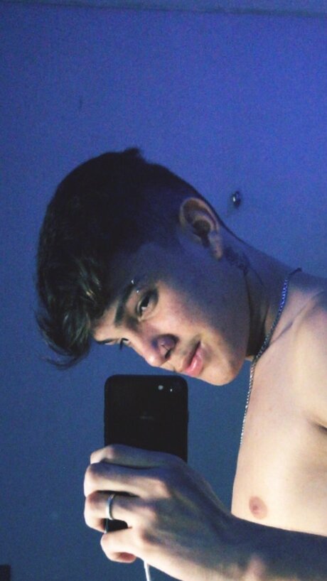 Alexandre Viana_ OnlyFans Brüste Bild