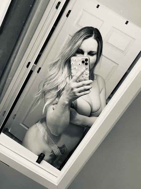 Mommy Body Nackt auf OnlyFans