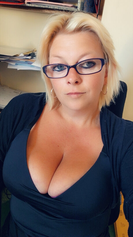 Bustyblondemum69 Nacktbilder von OnlyFans geleakt