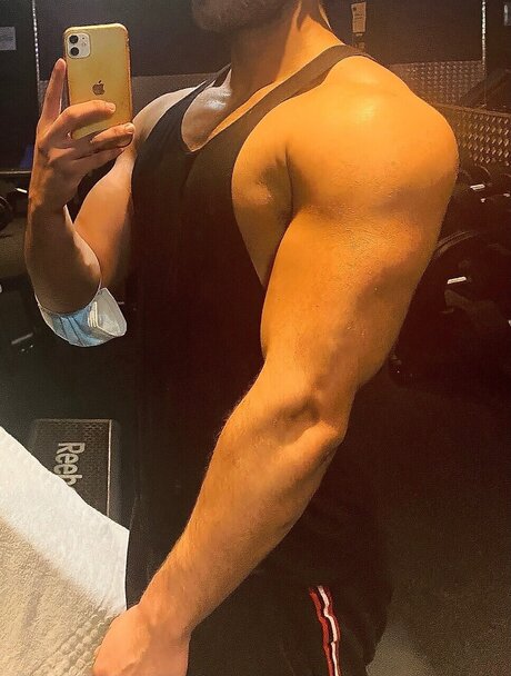 Ryry flexes Po OnlyFans