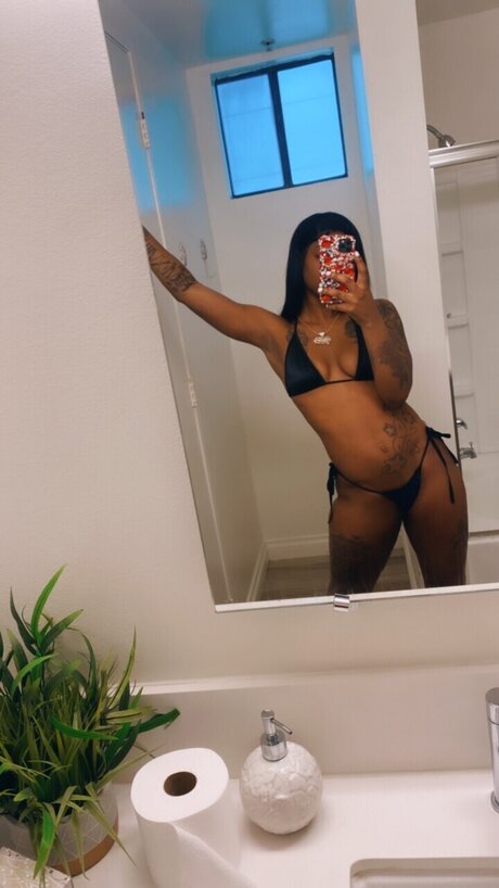 FineAssShappire Leaks von Nacktbildern auf OnlyFans