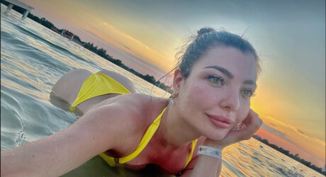 Ashley Crashly Nacktbilder von OnlyFans