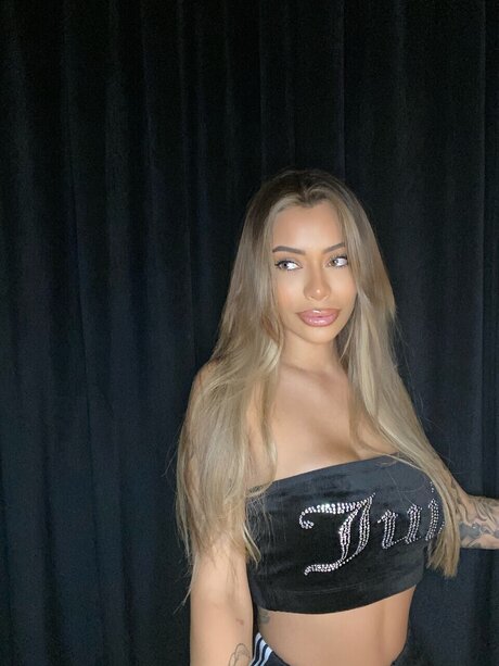 Yasmine Pierards OnlyFans