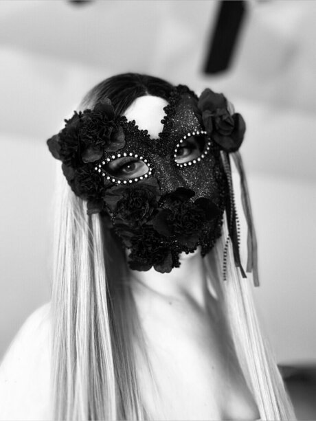 Anonymous Arrow Nackt OnlyFans