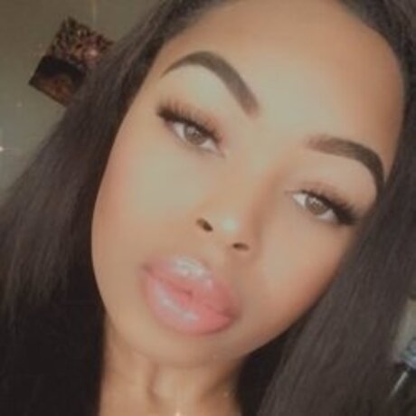 Bisi Nacktbilder-Leaks von OnlyFans