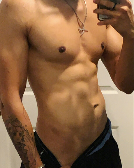 Adam Fire OnlyFans Nacktbilder