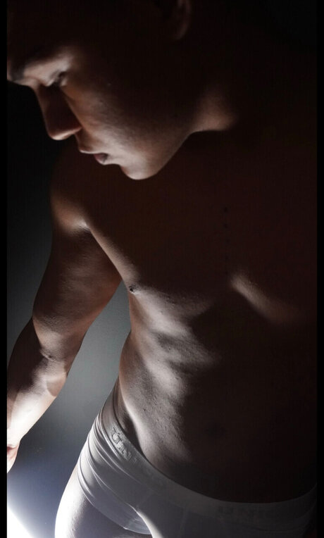 D A R W I N OnlyFans Leaks