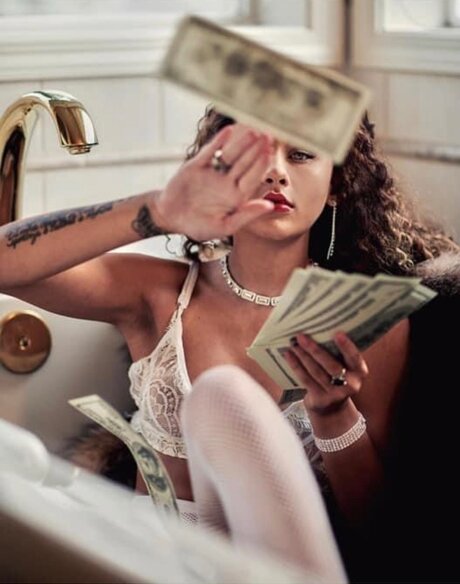 Luna Lucia_ Oben ohne OnlyFans