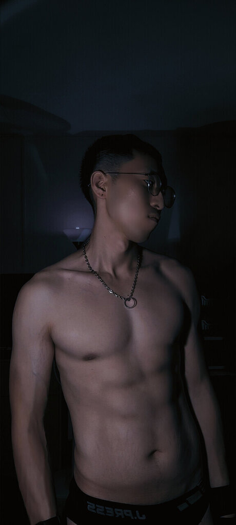 _R A_ OnlyFans Brüste Bild