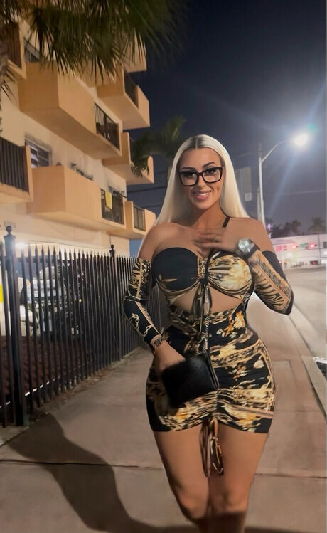 Sasha Carmine Nackt auf OnlyFans