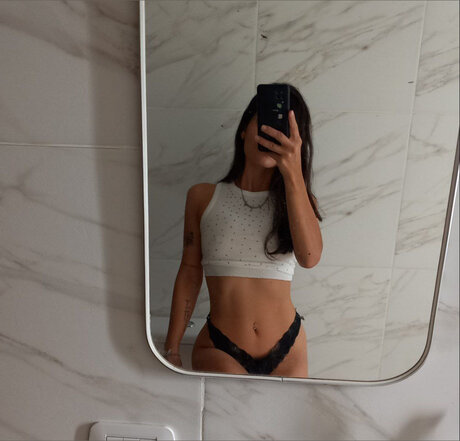 AINA_ Leak von OnlyFans-Inhalten