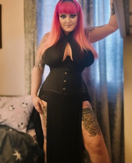 Gothabilly queen Nacktbilder von OnlyFans geleakt