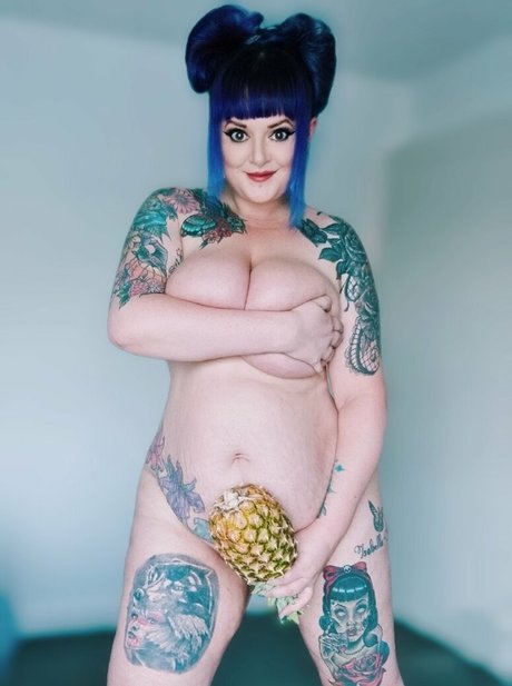 Gothabilly queen OnlyFans Bilder