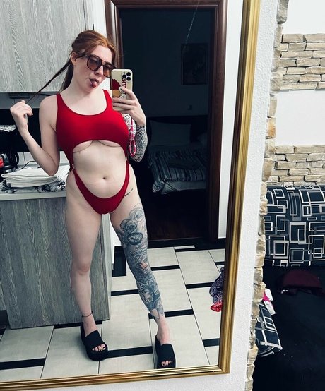 Molly Capper Nacktbilder von OnlyFans