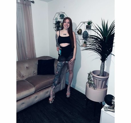 Molly Capper OnlyFans Nacktbilder