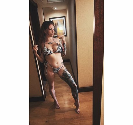 Molly Capper Neue geleakte OnlyFans-Inhalte